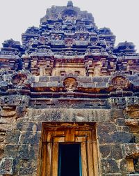 9th_century_Virabhadra_temple_kama_artha_dharma_scenes_on_vimana,_Biccavolu_Andhra_Pradesh_-_1