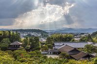 Sunlight_through_clouds_and_view_of_Ginkaku-ji_Temple_from_above,_Kyoto,_Japan